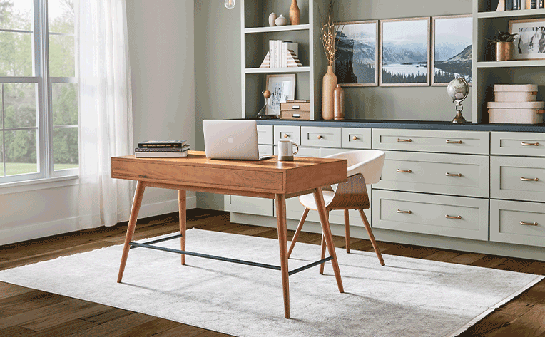 desk area with dark hardwood floors and a white rug